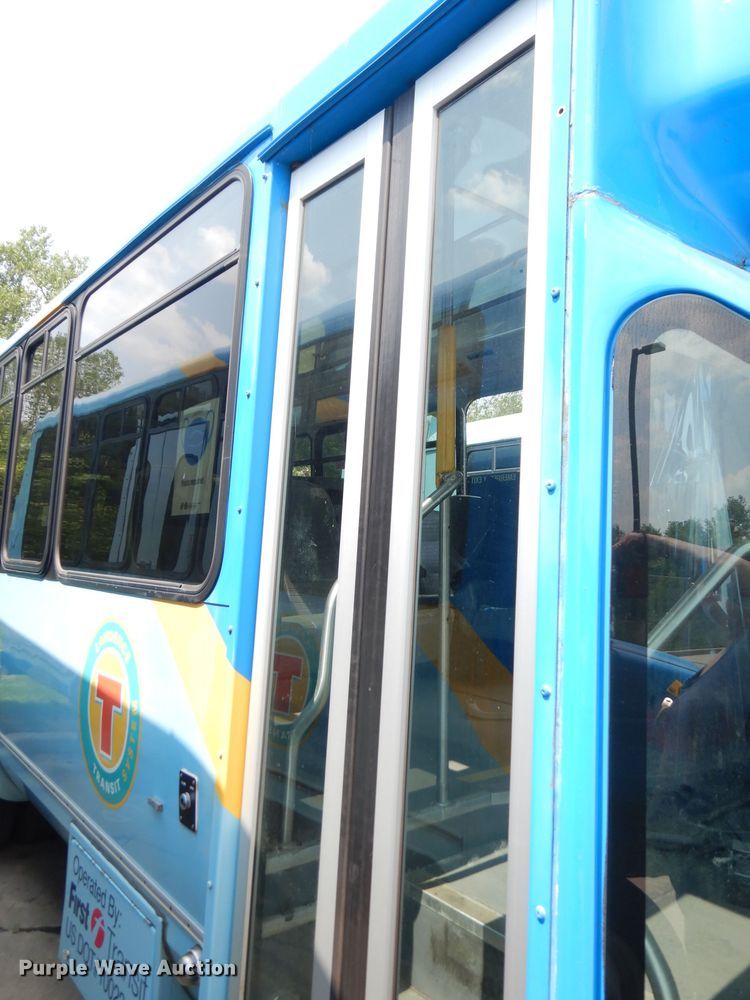 image for item DG0742 2011 Ford E450 Super Duty ElDorado  shuttle bus