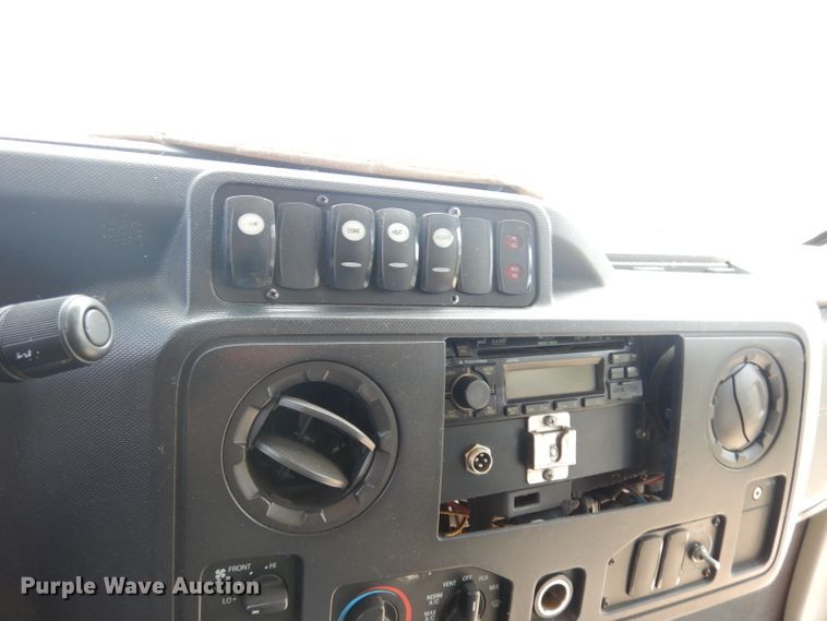 image for item DG0743 2011 Ford E450 Super Duty ElDorado  shuttle bus