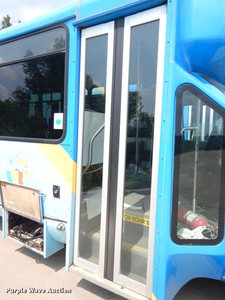 image for item DG0743 2011 Ford E450 Super Duty ElDorado  shuttle bus