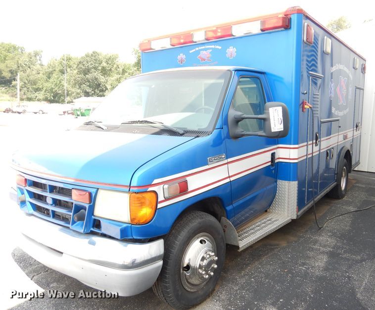 image for item DG0744 2006 Ford E450 Super Duty  ambulance