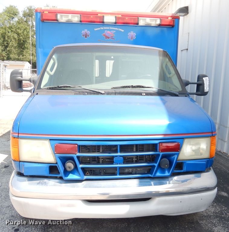 image for item DG0744 2006 Ford E450 Super Duty  ambulance
