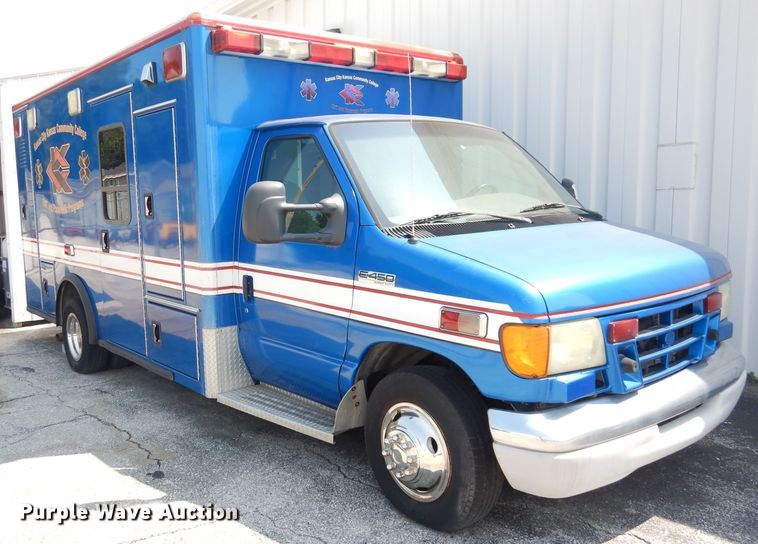 image for item DG0744 2006 Ford E450 Super Duty  ambulance