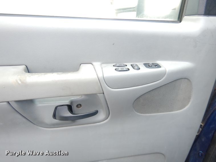 image for item DG0744 2006 Ford E450 Super Duty  ambulance