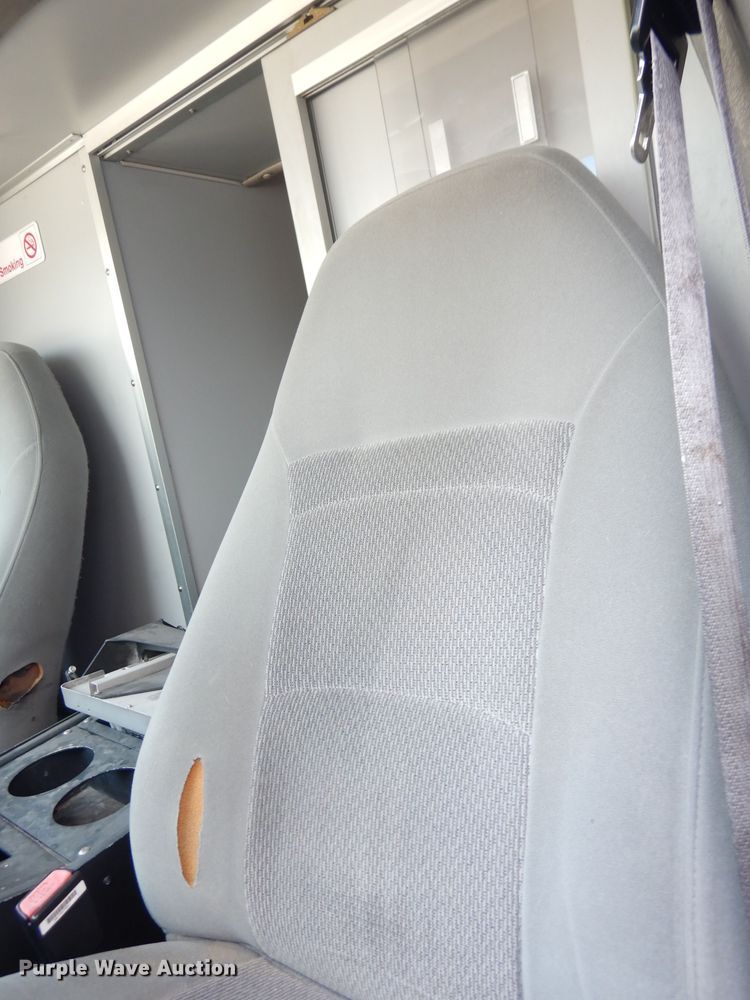 image for item DG0744 2006 Ford E450 Super Duty  ambulance