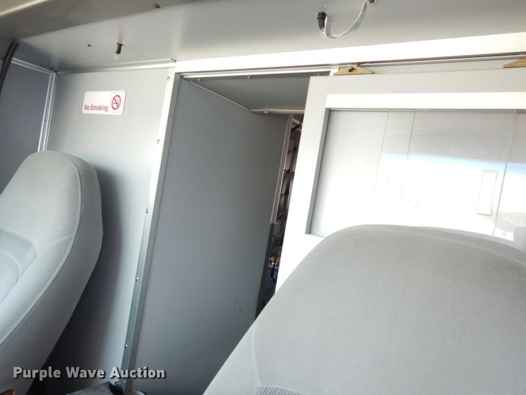 image for item DG0744 2006 Ford E450 Super Duty  ambulance