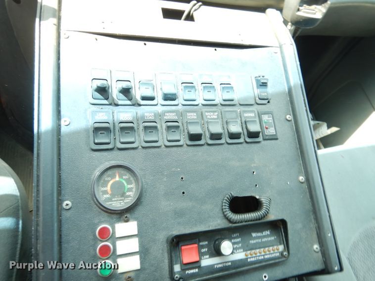 image for item DG0744 2006 Ford E450 Super Duty  ambulance