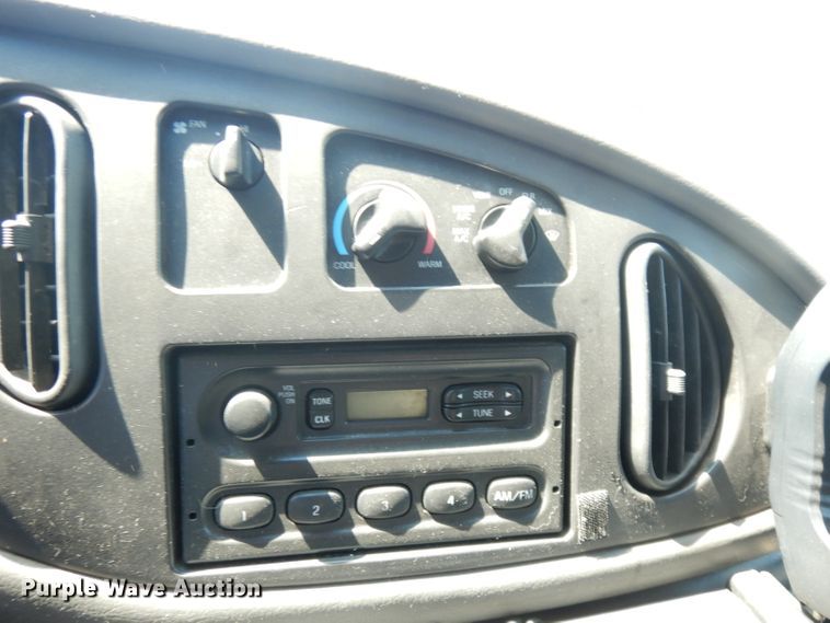 image for item DG0744 2006 Ford E450 Super Duty  ambulance