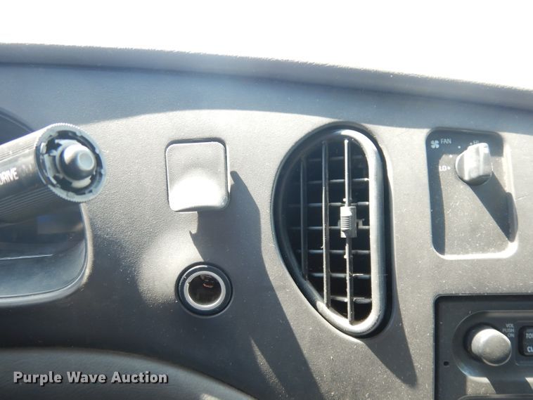 image for item DG0744 2006 Ford E450 Super Duty  ambulance