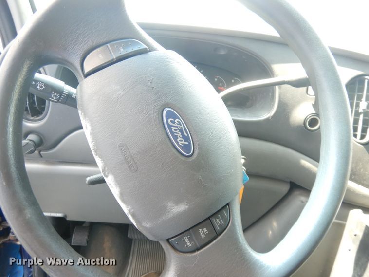 image for item DG0744 2006 Ford E450 Super Duty  ambulance