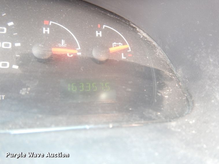 image for item DG0744 2006 Ford E450 Super Duty  ambulance