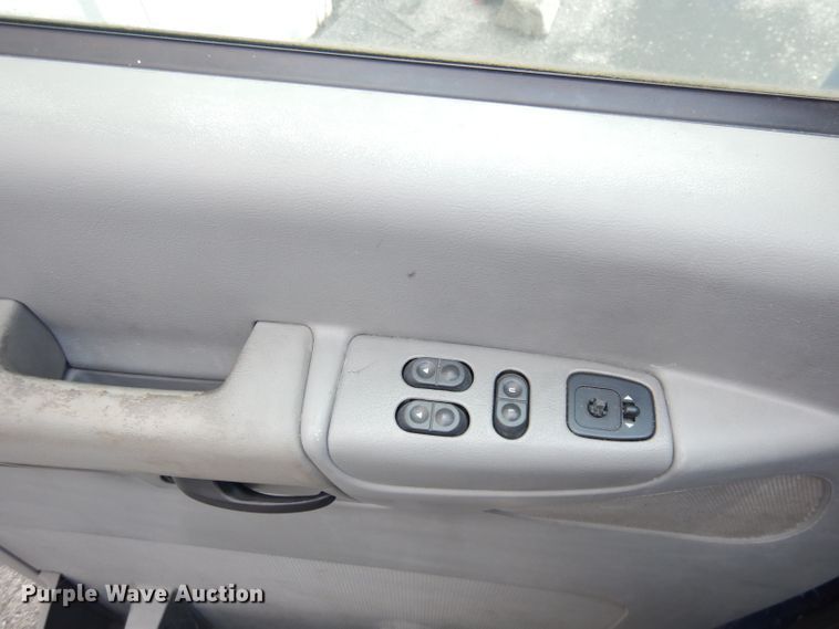 image for item DG0744 2006 Ford E450 Super Duty  ambulance