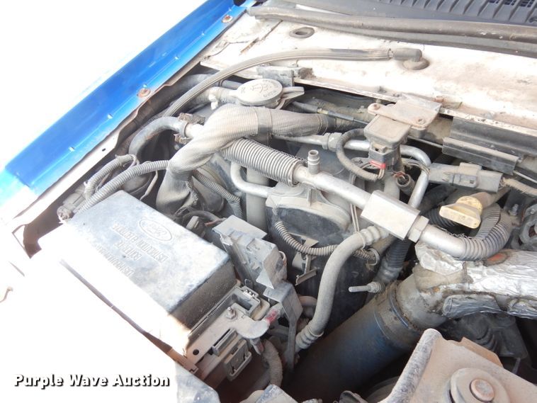 image for item DG0744 2006 Ford E450 Super Duty  ambulance