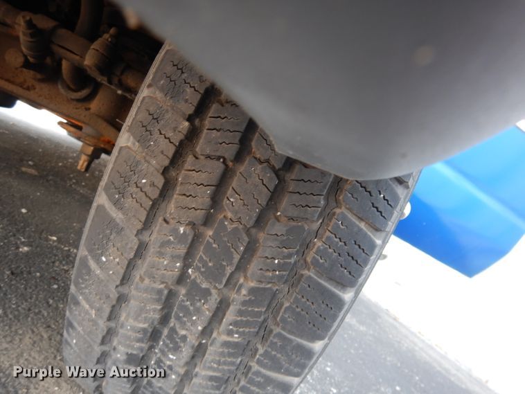 image for item DG0744 2006 Ford E450 Super Duty  ambulance