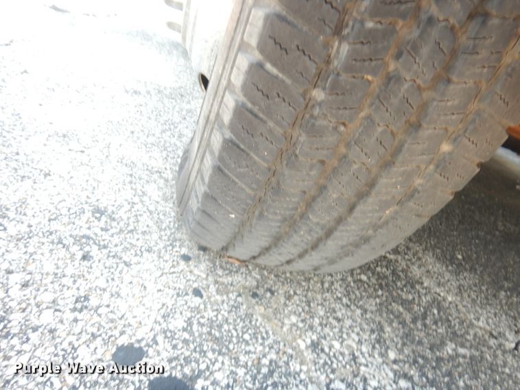 image for item DG0744 2006 Ford E450 Super Duty  ambulance