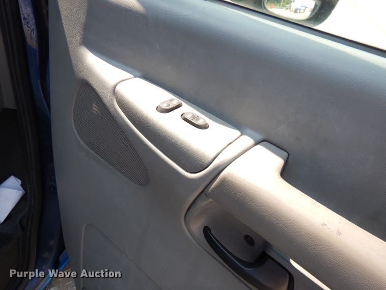 image for item DG0744 2006 Ford E450 Super Duty  ambulance