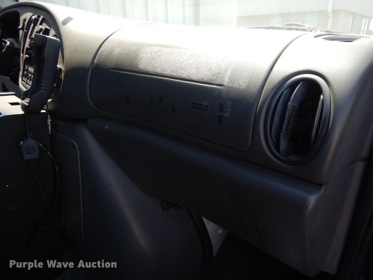 image for item DG0744 2006 Ford E450 Super Duty  ambulance