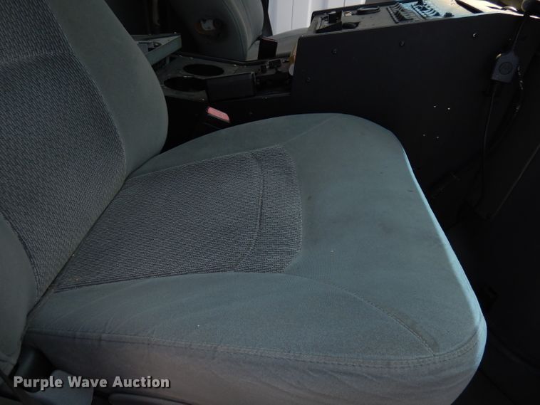 image for item DG0744 2006 Ford E450 Super Duty  ambulance