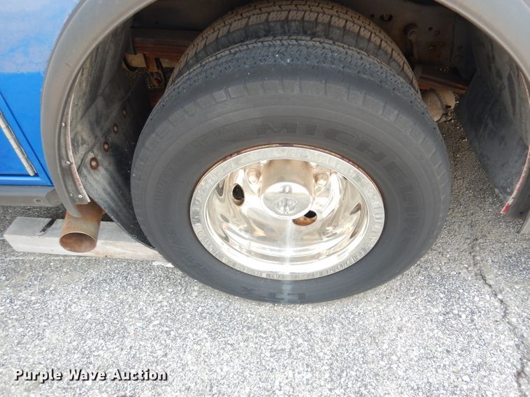 image for item DG0744 2006 Ford E450 Super Duty  ambulance