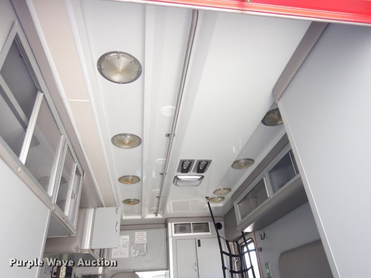 image for item DG0744 2006 Ford E450 Super Duty  ambulance