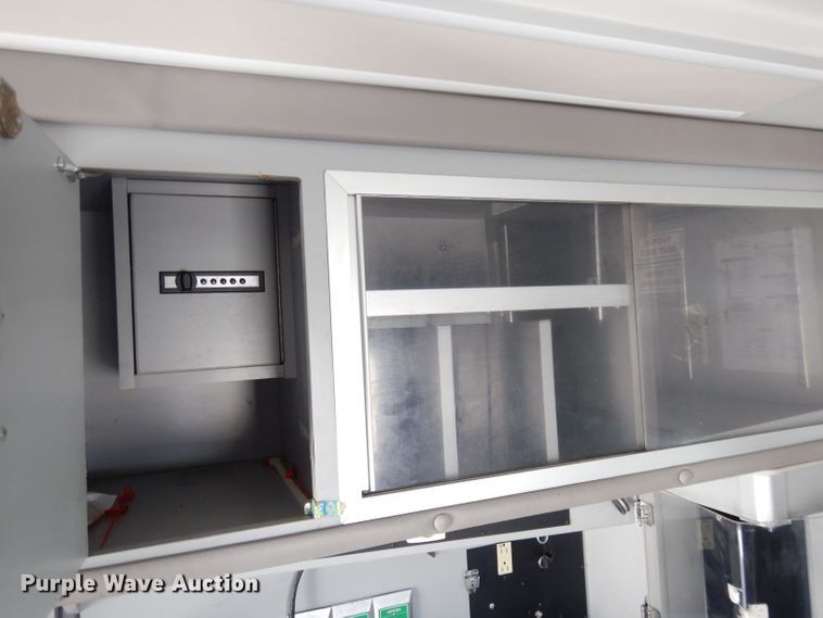 image for item DG0744 2006 Ford E450 Super Duty  ambulance