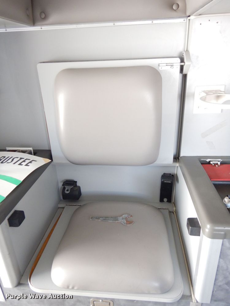 image for item DG0744 2006 Ford E450 Super Duty  ambulance