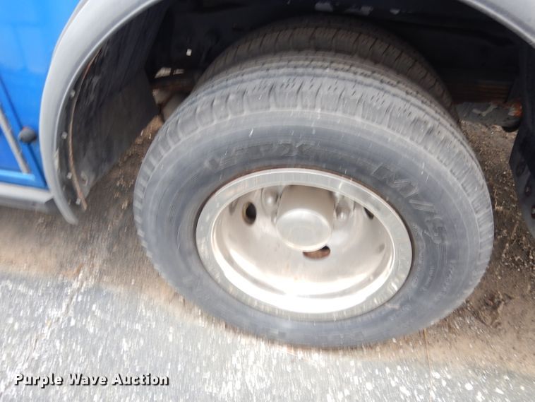 image for item DG0744 2006 Ford E450 Super Duty  ambulance