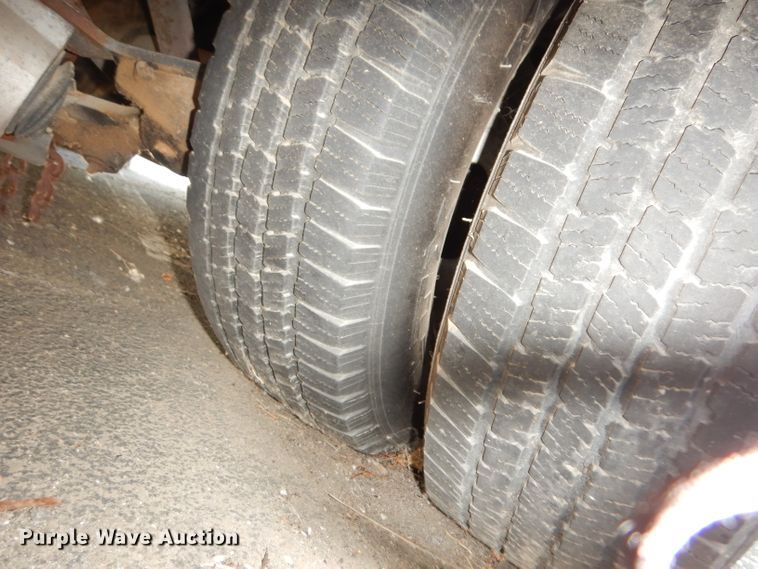 image for item DG0744 2006 Ford E450 Super Duty  ambulance