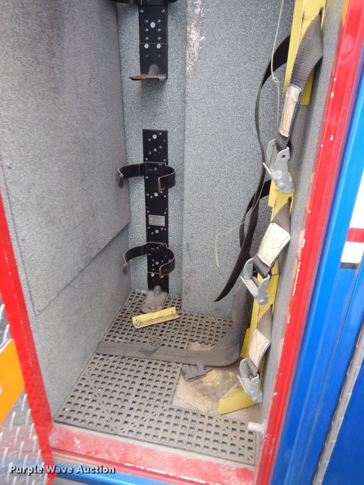 image for item DG0744 2006 Ford E450 Super Duty  ambulance