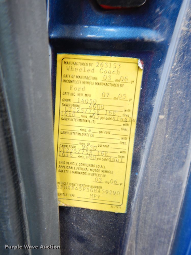 image for item DG0744 2006 Ford E450 Super Duty  ambulance