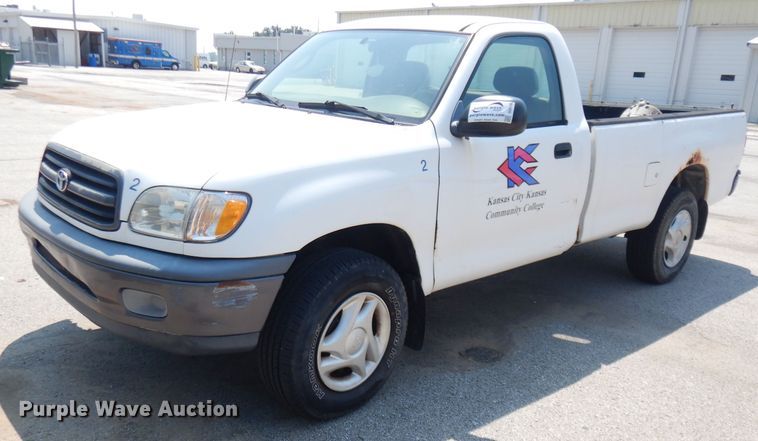 image for item DG0745 2000 Toyota Tundra  pickup truck