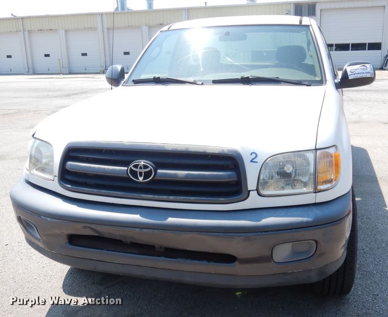 image for item DG0745 2000 Toyota Tundra  pickup truck