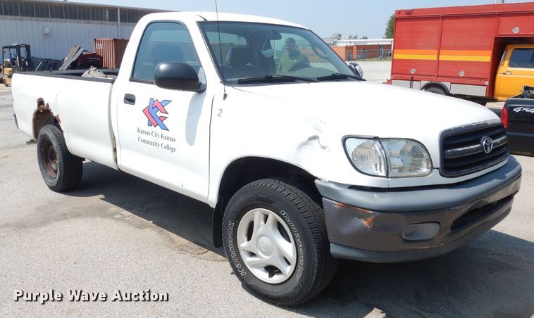 image for item DG0745 2000 Toyota Tundra  pickup truck