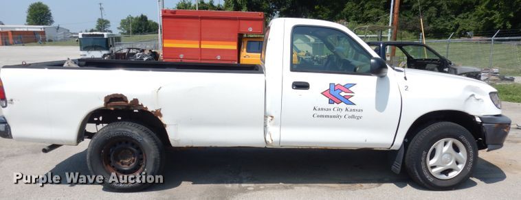 image for item DG0745 2000 Toyota Tundra  pickup truck