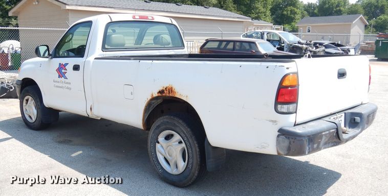 image for item DG0745 2000 Toyota Tundra  pickup truck