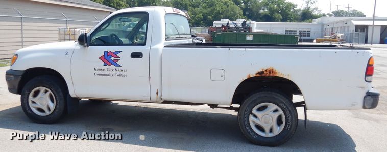 image for item DG0745 2000 Toyota Tundra  pickup truck