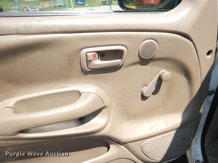 image for item DG0745 2000 Toyota Tundra  pickup truck