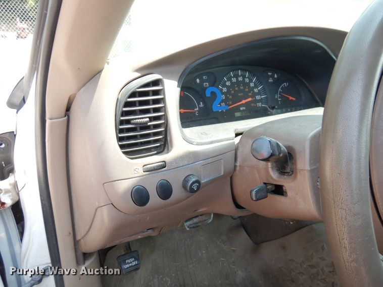 image for item DG0745 2000 Toyota Tundra  pickup truck