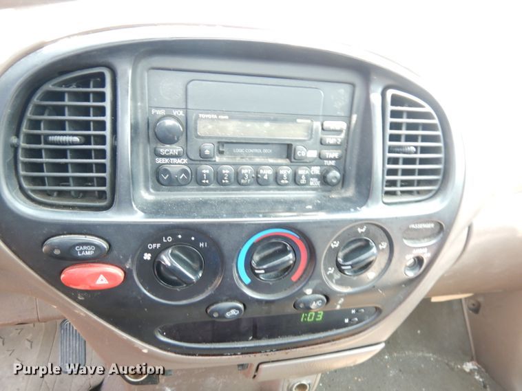 image for item DG0745 2000 Toyota Tundra  pickup truck