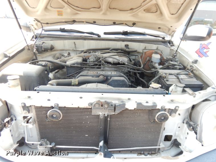 image for item DG0745 2000 Toyota Tundra  pickup truck