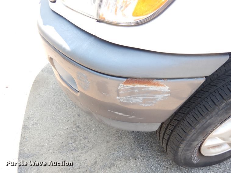 image for item DG0745 2000 Toyota Tundra  pickup truck