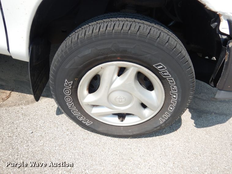 image for item DG0745 2000 Toyota Tundra  pickup truck