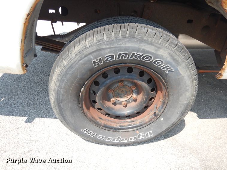 image for item DG0745 2000 Toyota Tundra  pickup truck