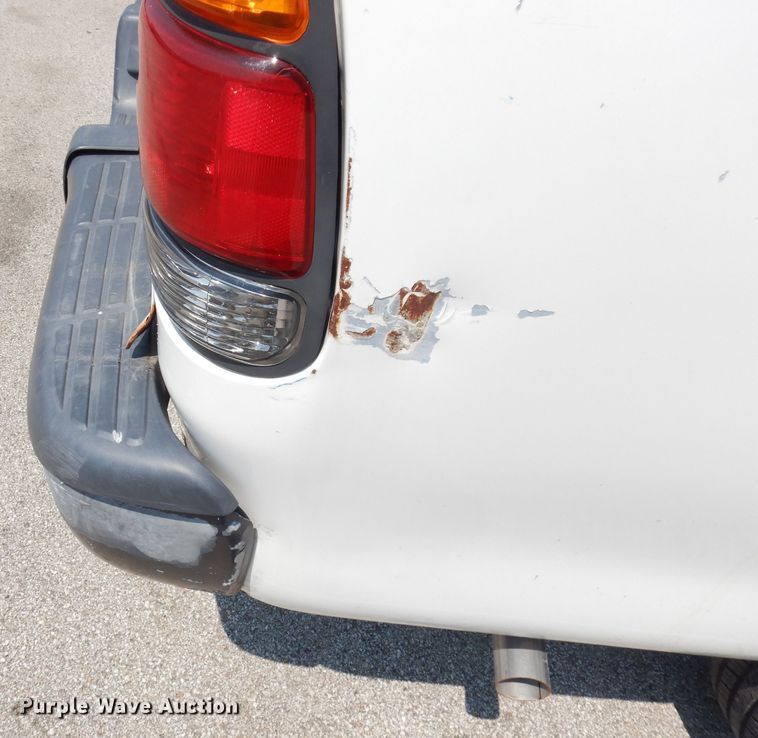 image for item DG0745 2000 Toyota Tundra  pickup truck