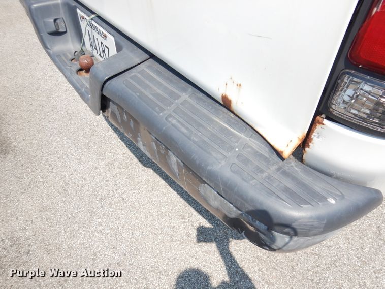 image for item DG0745 2000 Toyota Tundra  pickup truck