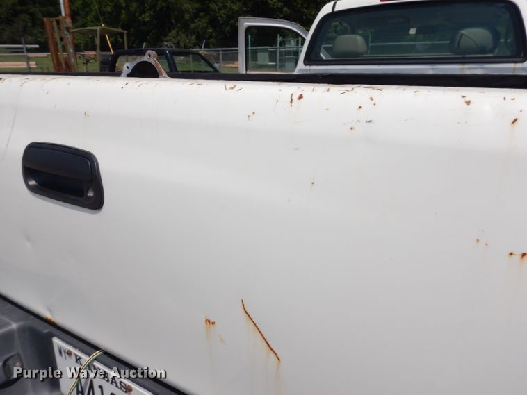 image for item DG0745 2000 Toyota Tundra  pickup truck