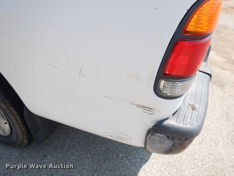 image for item DG0745 2000 Toyota Tundra  pickup truck