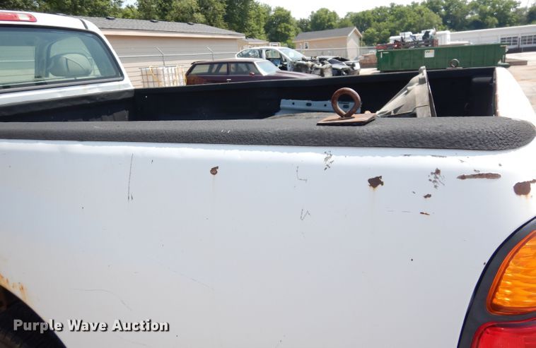 image for item DG0745 2000 Toyota Tundra  pickup truck