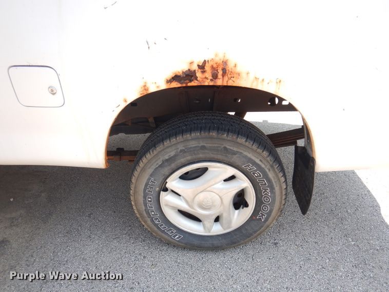 image for item DG0745 2000 Toyota Tundra  pickup truck