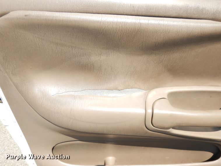 image for item DG0745 2000 Toyota Tundra  pickup truck