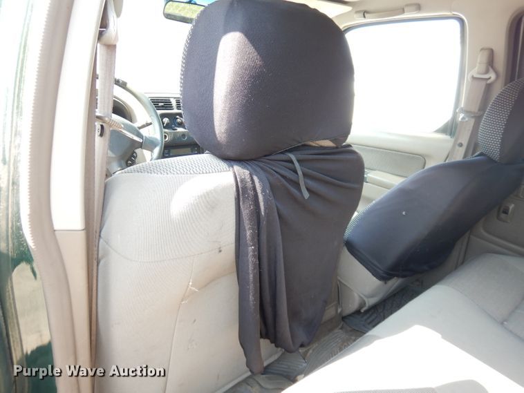 image for item DG0756 2002 Nissan Frontier  Crew Cab pickup truck